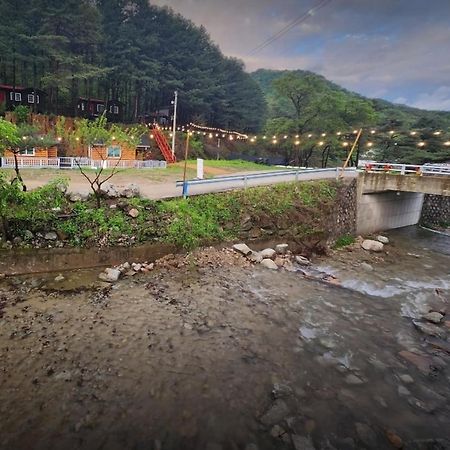 Hongcheon Gongjaksan Recreational Forest Pension Eksteriør billede