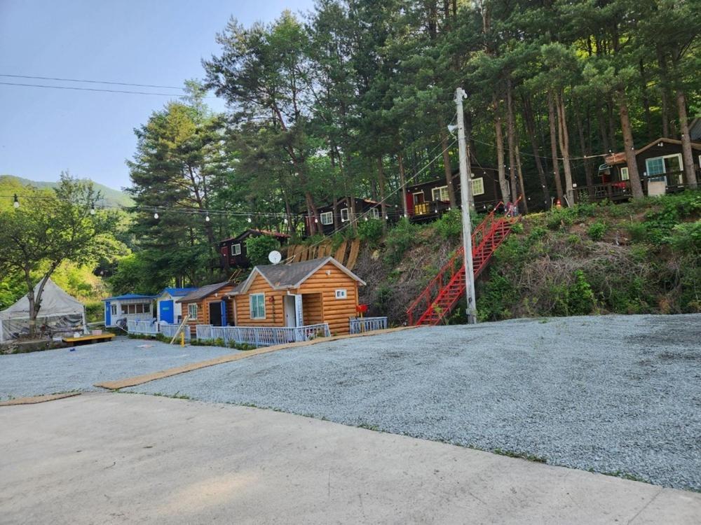 Hongcheon Gongjaksan Recreational Forest Pension Værelse billede