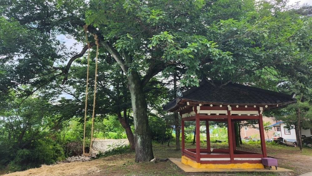 Hongcheon Gongjaksan Recreational Forest Pension Eksteriør billede