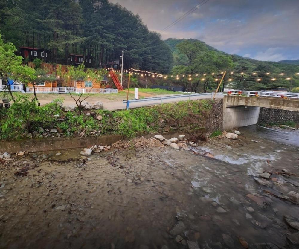 Hongcheon Gongjaksan Recreational Forest Pension Eksteriør billede