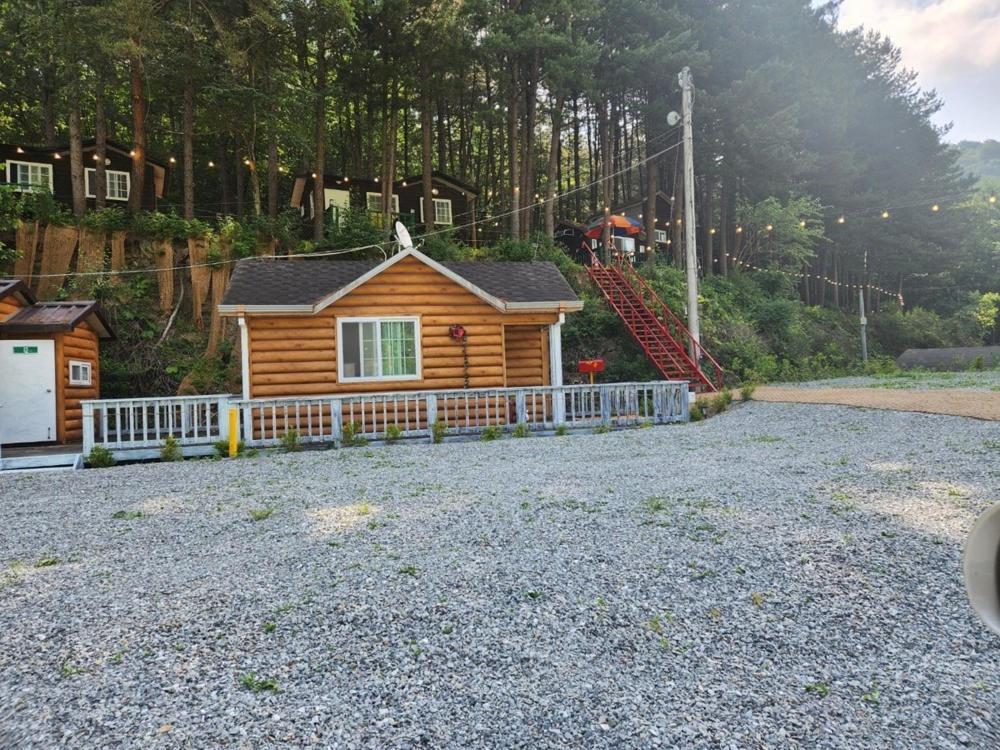 Hongcheon Gongjaksan Recreational Forest Pension Eksteriør billede