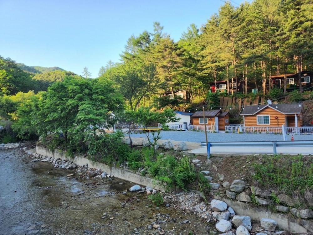 Hongcheon Gongjaksan Recreational Forest Pension Eksteriør billede