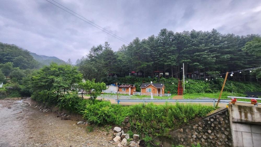 Hongcheon Gongjaksan Recreational Forest Pension Eksteriør billede